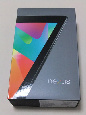 Nexus 7のパッケージ。一部では、32GBストレージの端末が届いているようですが、筆者の端末は16GBでした