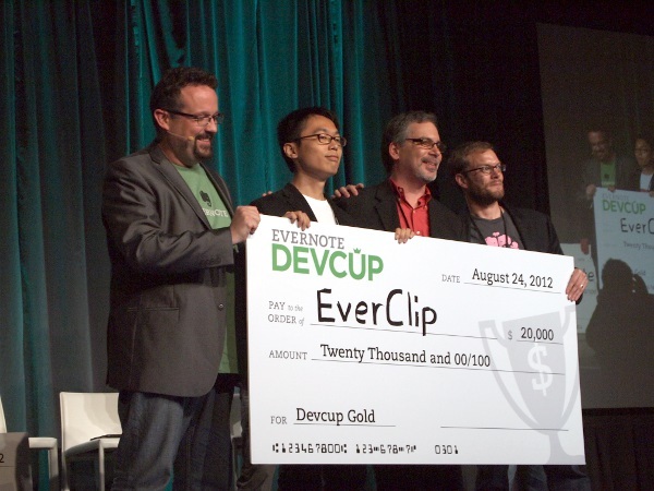グランプリを受賞したEverClip、Alex Hui氏（左から2人目）