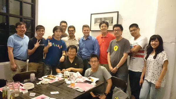 写真2 APAC地域のPyCon代表メンバー（シンガポール、日本、韓国、マレーシア、アメリカ、台湾、香港）