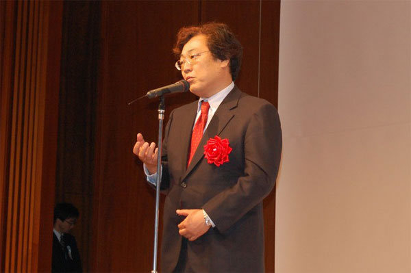 閉幕の挨拶をした慶応大学 中村氏。