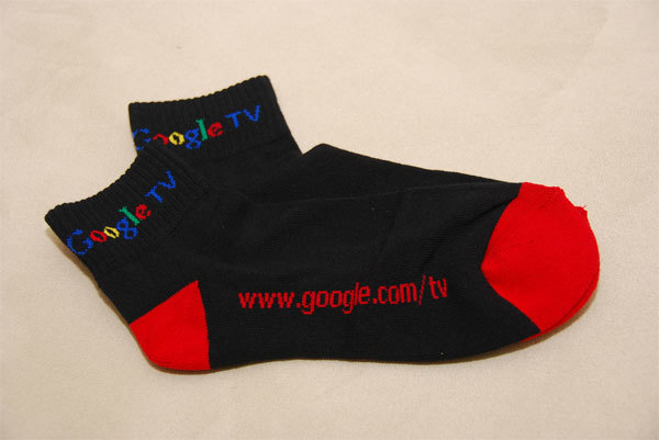 Google TV発表後配布されていたGoogle TV靴下