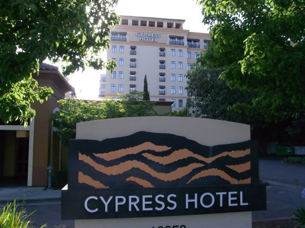 筆者の宿、Cypress Hotel