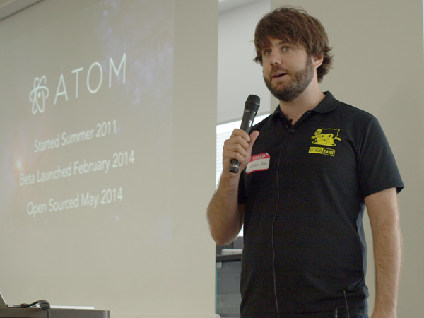 つい先日オープンソース化が発表され話題を呼んだAtomについて発表するNathan Sobo氏