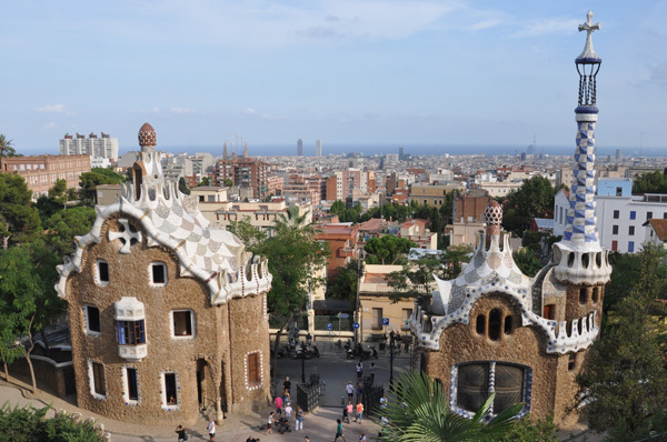 郊外にあるグエル公園から眺めるバルセロナの街