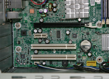 図9　PCI EXPRESS （x16）スロット、PCI EXPRESS （x1）、32ビット／33MHz PCIスロット×2の拡張スロット