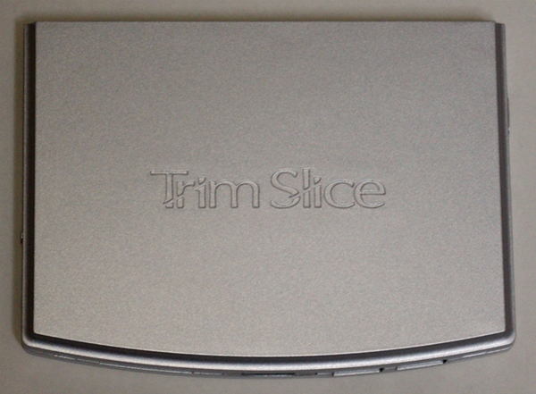 図1　Trim Sliceを上から見た図。小型ながら、デスクトップPCに必要なほとんどの要素を満たしている