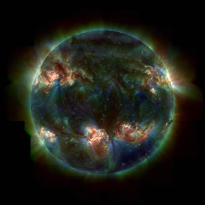 太陽を紫外線で観測すると，われわれの知らない素顔が現れる