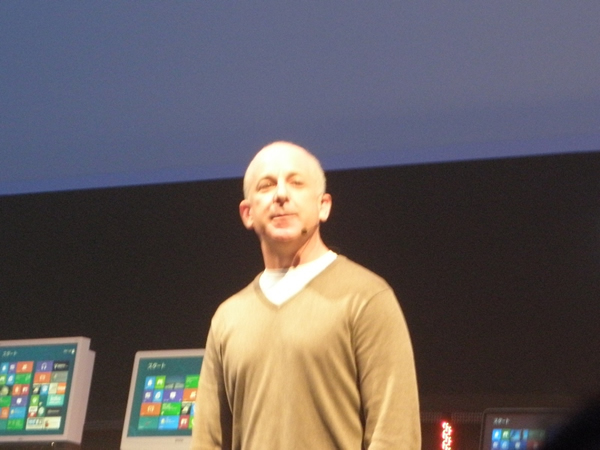「Windows 8はWindowsの再創造として妥協のないOS」とシノフスキー氏