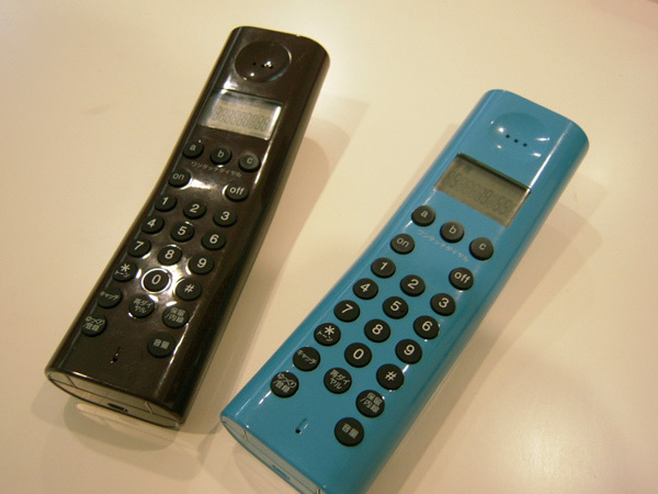 2色の電話機を5台購入