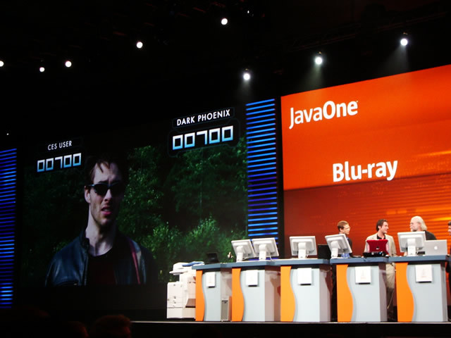 映像の上に参加者のポイントが表示される。新しいBru-rayコンテンツのデモ