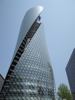 会場は名古屋駅から見えるほど近いHAL名古屋。校舎の入っているビルは今年の3月に完成したスパイラルタワーズ。
