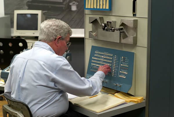 Russell that operates PDP-1 in Computer Museum