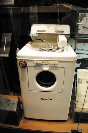 デンソー初期のころには洗濯機も作っていました。非常にオシャレ★