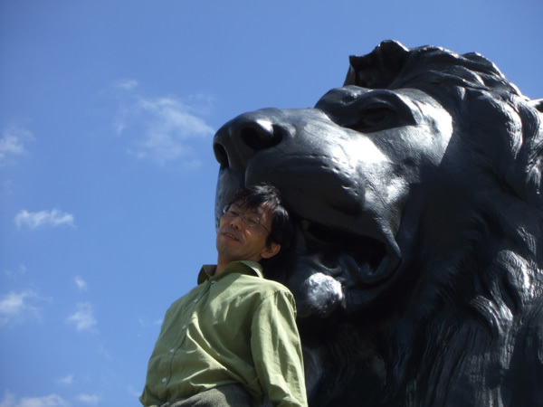 図2　ロンドンのトラファルガー広場のライオン像。