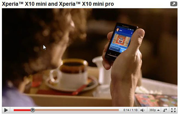 図1　最近、定番化していますが、Xperia X10 miniのプロモーションビデオをYouTubeで観ることができる。掌に収まるサイズは威力的です。