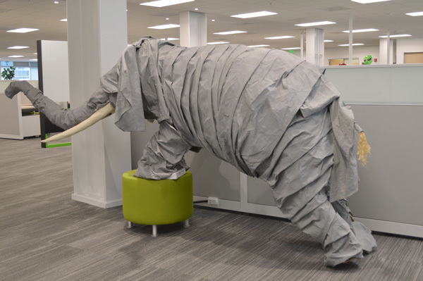 オフィス内には大きなゾウが