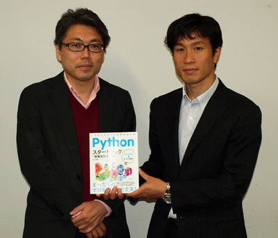 Stapy共同設立者の2人。『Pythonスタートブック［増補改訂版］』を手に