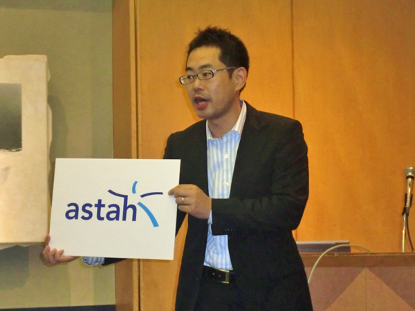新製品「astah*」について説明する、株式会社チェンジビジョン代表取締役社長 平鍋健児氏。