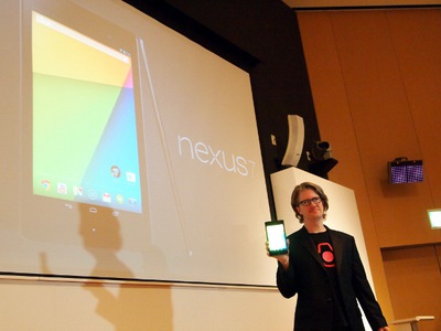 新型Nexus 7を発表する，同社エンジニアリングディレクター Chris Yerga氏