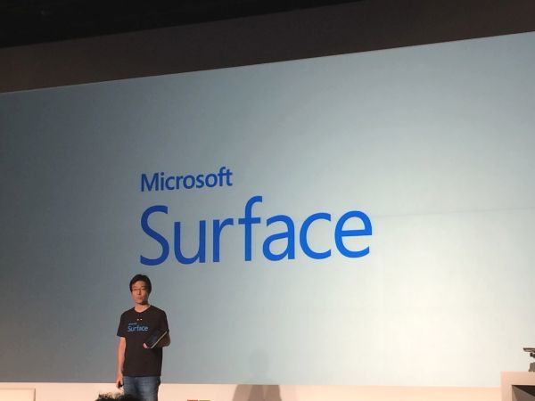 登場してすぐ「やばい、すごい」と、Surface Pro 3の印象を表現した同社代表執行役社長 樋口泰行氏
