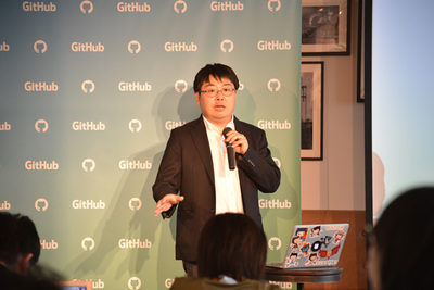 日本支社のジェネラル・マネージャー堀江大輔氏。クックパッド，シックス・アパート等で開発に携わっていて，GitHubは最初ユーザとして利用した後2014年にGitHubに入社した経歴をもつ。