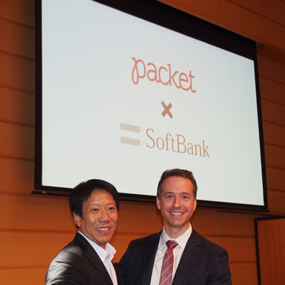 左：ソフトバンク株式会社専務取締役エリック・ガン氏、右：米Packet Host社CEOザッカリー・スミス氏