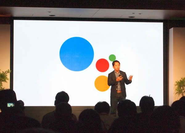 Google Home / Google Home Miniの発表を行う、グーグル合同会社製品開発本部長、徳生裕人氏
