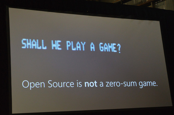 トムソン氏による“Open Source is NOT a zero-sum game.”のスライド。映画「ウォー・ゲーム」の有名な画面ですね。