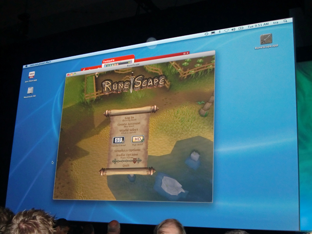 写真11　Java Storeで提供されている無料ゲーム「Rune Scape」。Duke's Choice Awardを受賞しました
