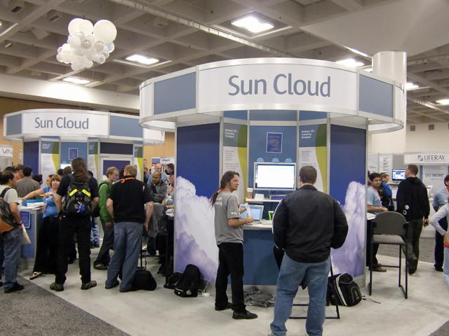写真2　Sun Cloudのコンセプトブース。技術やソリューションなど、複数の展示が行われており、Sunの目指すクラウドコンピューティングを多面的に紹介する場となっていました
