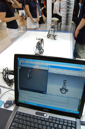 車輪移動型倒立振子ロボットのデモ
