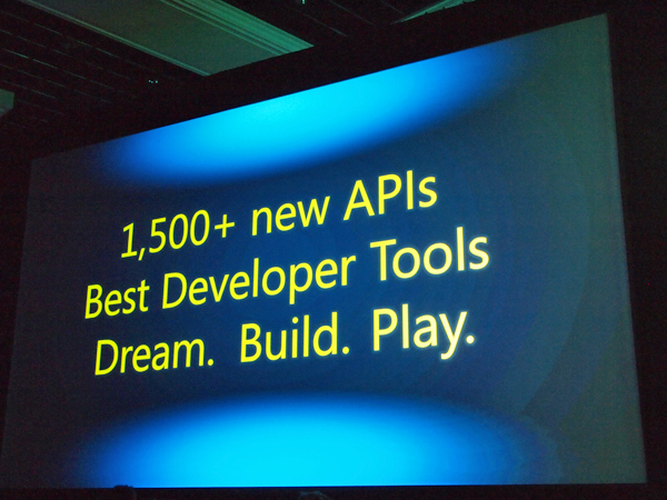 1,500以上の新しいAPI、最高の開発ツール。Windows Phone 7では、これらとともに、夢と開発、遊びが実現できる