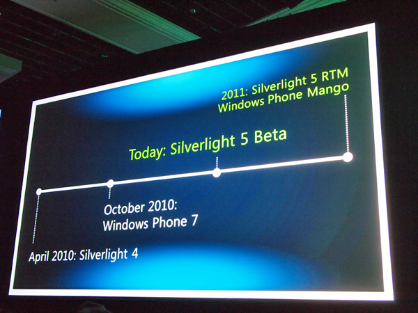 Windows Phone 7とSilverlight 5のロードマップ。いずれも2011年内に最新版が正式にリリースされる予定。なお、キーノート後の追加確認によると、Windows Phone 7に搭載されるのは、現状ではSilverlight 4とのこと