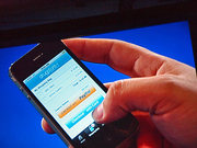 Drugstore.comのデモ。ユーザは製品のバーコードをiPhoneで直接読み込み、PayPal Mobile for iPhone 3.0を通じて支払いが行える