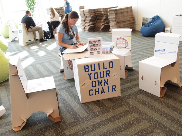参加者自身で椅子を作れるコーナー。PayPal X Developer Conference Innovate 2010の参加の記念に