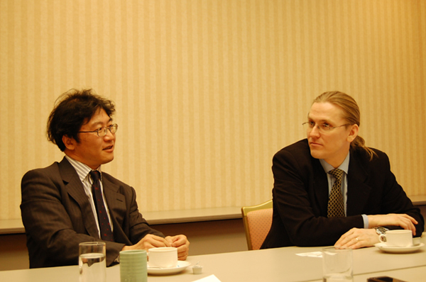 Mikko Hypponen氏（右）、日本エフ・セキュア㈱代表取締役 渡邊 宏氏（左）