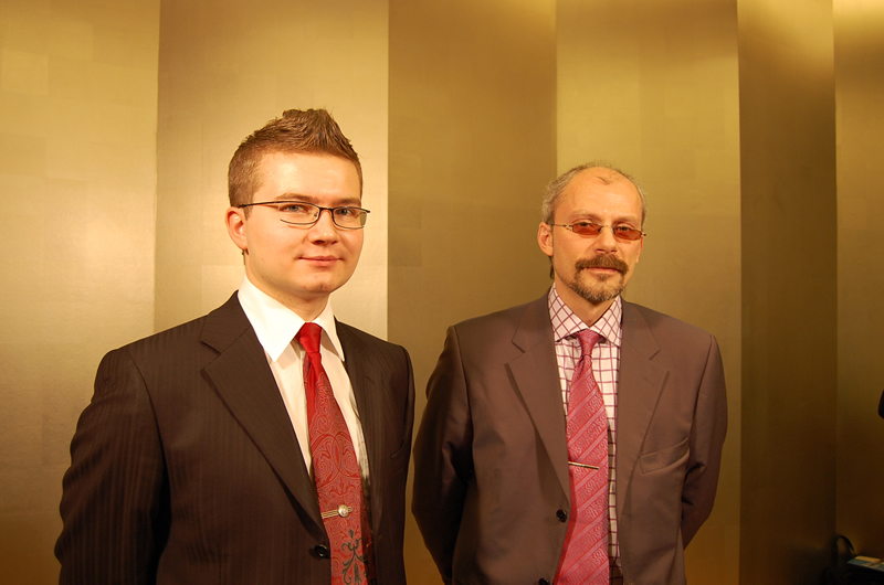 Kaspersky Labウィルス研究所 所長Stanislav Shevchenko氏（右）、ウィルスアナリストVitaliy Kamlyuk氏（左）