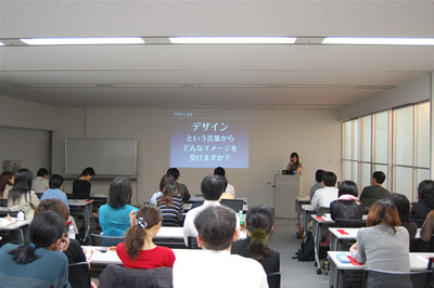 山田氏はデザインにおける「問題解決」の重要性について，強く説明しました。