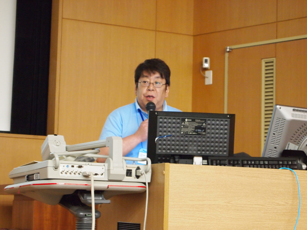 WordCampと共催で行われた東京都市大学ソーシャルメディアプロジェクト（旧現代GP）にも取り組んでいる上野教授。