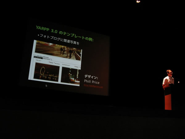写真15　YARPP 3.0でを利用すれば、フォトブログ用の関連写真等も表示できると説明する、マイケル芳貴さん