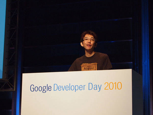 及川卓也氏。HTML5というWeb標準技術の可能性について、Googleの取り組みと合わせて語った。
