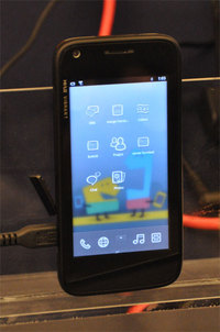 11月にリリースされたMeeGo 1.1をインストールした携帯電話がインテルのブースで参考出品されていた。