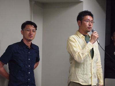 Jimdoカフェ大阪・神戸から，有限会社バックステージ代表 河合義徳氏（右）と有限会社エーエムアール代表 近藤光央氏（左）。Jimdoカフェは，JimdoユーザとこれからJimdoユーザのためのコミュニティで，日本各地に存在します