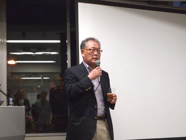 元Google日本法人代表取締役村上憲郎氏。「東京の支社としてではなく、大阪の企業という心づもりでこれからの大阪や関西を引っ張っていってもらいたい」と、乾杯の挨拶と合わせて独特との言い回しで応援メッセージを送りました