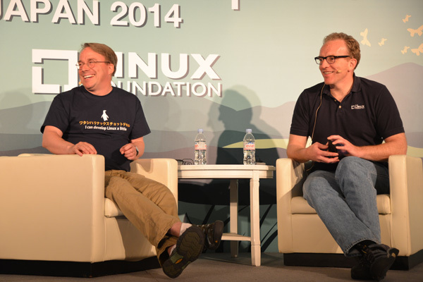 安定のコンビ、Linus TorvaldsさんとDirk Hohndelさん（右）