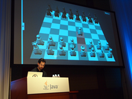 DukePad。DIYのコンセプトで開発されているタブレットデバイス。OpenJFXのプロジェクトの1つとして開発が進んでいる。右は対戦型チェスゲームを実演している様子