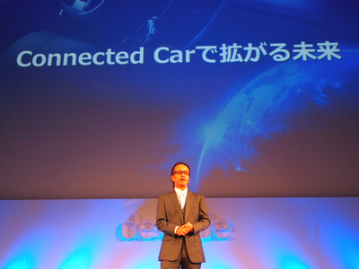 トヨタ自動車株式会社CIO 友山茂樹氏は「なぜ製造業のトヨタがシステム屋のようなところに手を出したのか」を，自身の経験と併せて紹介し，クラウドとビッグデータの効果，それを体現したConnected Carについてアツく語った