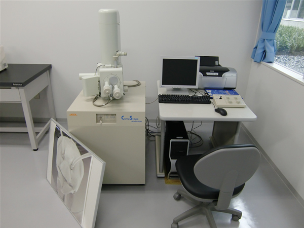 走査型電子顕微鏡。